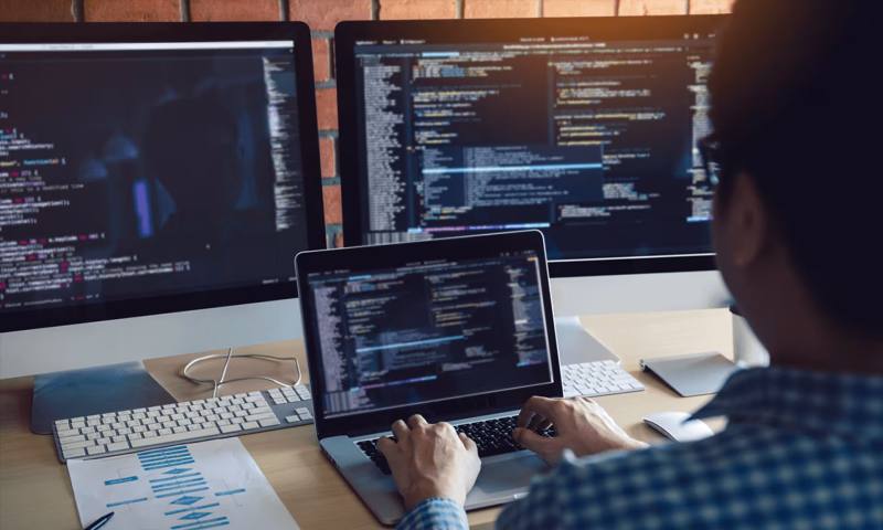 数据科学选型：R与Python如何赋能汇川区网站建设？